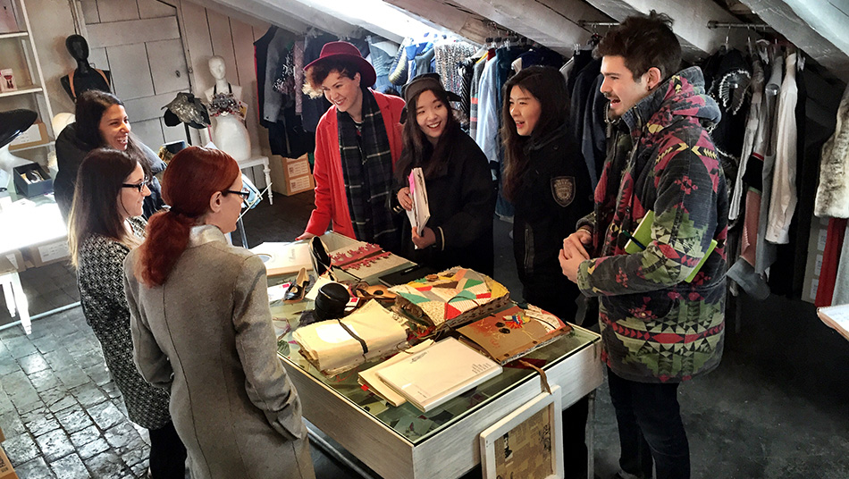 The Archive goes didactic. students visit the ITS Creative Archive.